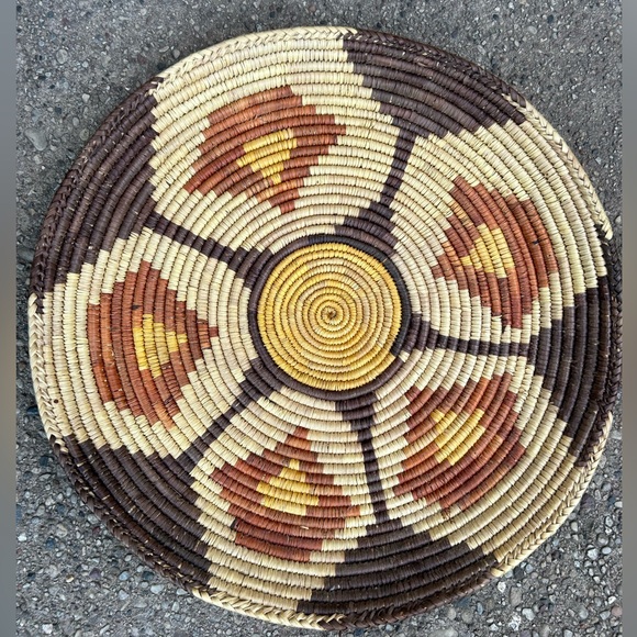 Vintage handwoven brown mustard shallow bowl plate basket 12’ Southwest style - Picture 2 of 5